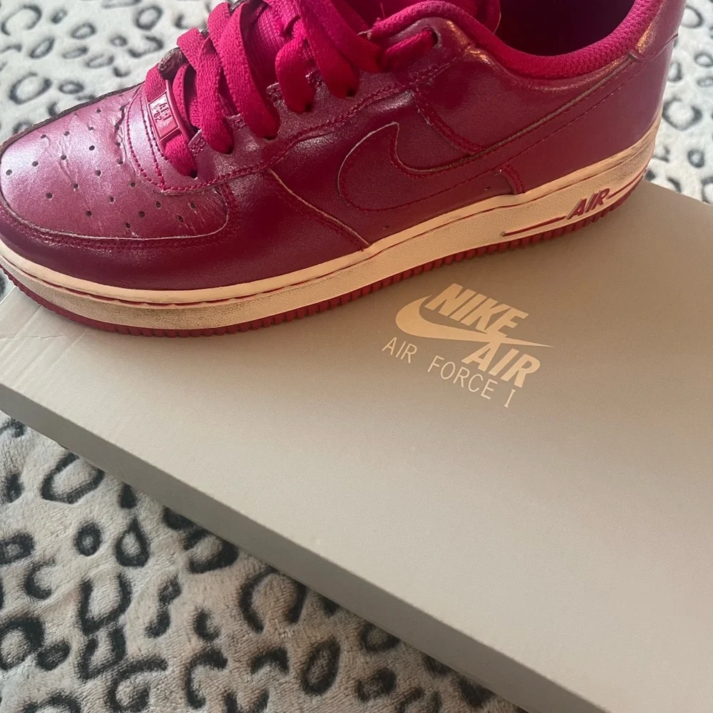 Nike Kids Sneakers - Bold Red - Picture 1 of 6